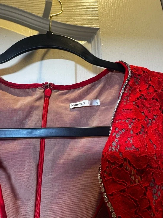 HOUSE OF CB 'Lisandra' Red Lace Maxi Dress /Size S-US 4-6 - Picture 4 of 5